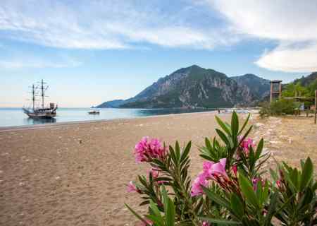 Antalya - Cirali Çıralı: Antalya'nın güzellikleri arasında yer alan Çıralı, sakin bir tatil arayanlar için ideal bir yerdir. Phaselis Antik Kenti' Olympos